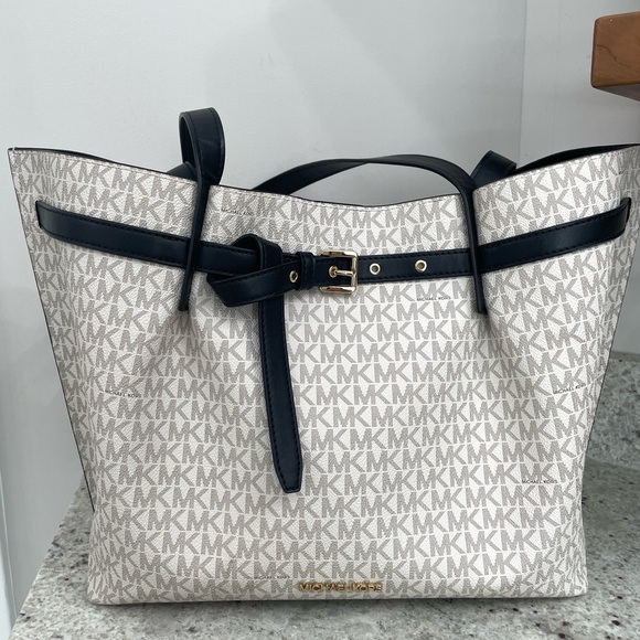 MICHAEL KORS Emilia Large Logo Tote Bag 35S1GU5T7B VANILLA/BLACK - Picture 1 of 6